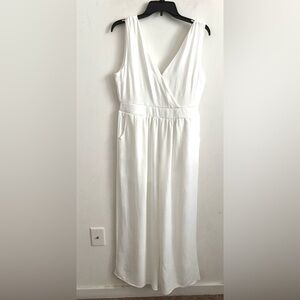 She + Sky white wide leg sleeveless jumpsuit V-neck LSY3899